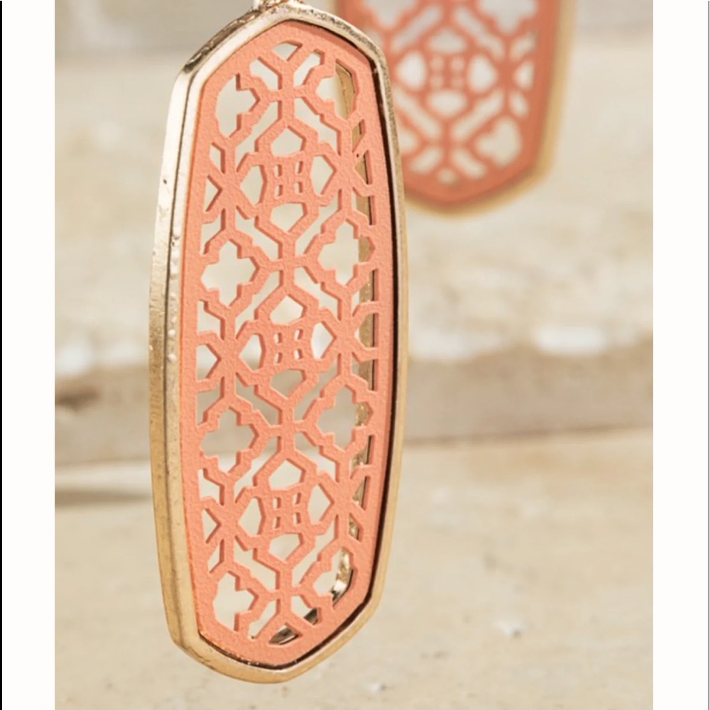 Filigree Geometric Oval Earrings 🚨 LOW STOCK